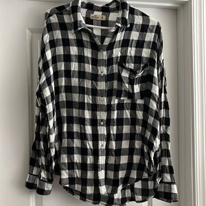 Hollister Black and White Checkered Long Sleeve Button  Down, Size M